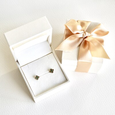 【ジュエリー】K10 イエローゴールド エメラルド クローバー ピアス 保証書付 NXE-306