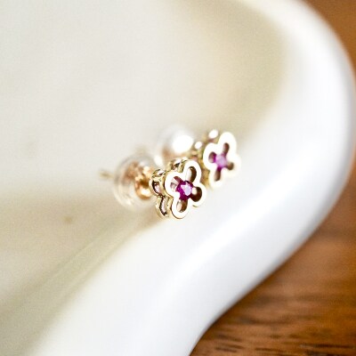 【ジュエリー】K10 イエローゴールド ルビー クローバー ピアス 保証書付 NXE-306