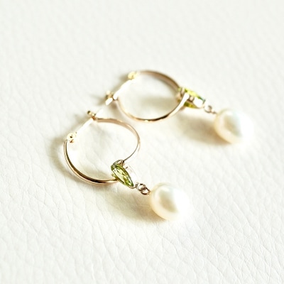 【ジュエリー】K10YG ペリドット・パール フープ ピアス 保証書付 SE-3034