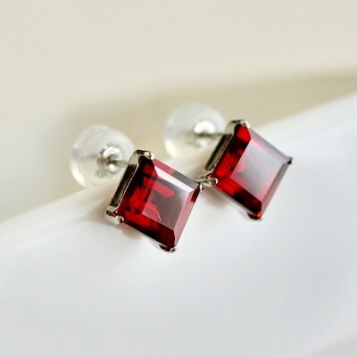 Pt900 ガーネット 一粒石 ピアス スクエアカット 6mm 保証書付 SIA-3271