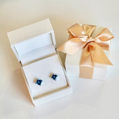 Pt900 ブルートパーズ 一粒石 ピアス スクエアカット 6mm 保証書付 SIA-3233