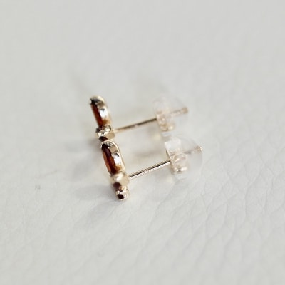 【ジュエリー】K10 イエローゴールド ガーネット バタフライ 蝶 ピアス 保証書付 SE-2913