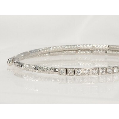 Pt950 0.50ct ダイヤモンド形状記憶バングルP3116