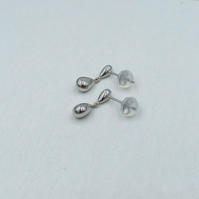 Pt ペアシェイプ地金ピアス 　APE4866PT