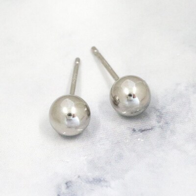 甲府市発 PT900 丸玉ピアス 5mm プラチナ スタッド 定番 [PS-1105PT]
