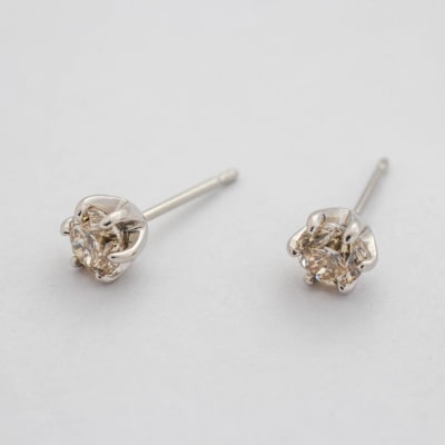 プラチナ Pt900 0.60ct天然ダイヤモンドスタッドピアス|cop-4-pt