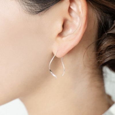 【甲府ジュエリー】Pt900　プラチナ　ウェーブピアス(15132483)