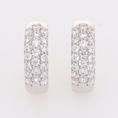 【ジュエリーの街、山梨県甲府市】ダイヤ0.70ct Pt900ピアリング LE2908P