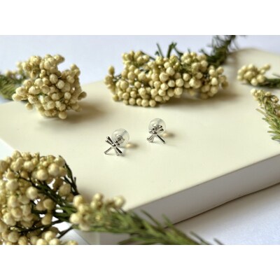 Pt900 トンボモチーフピアス(PE8223)