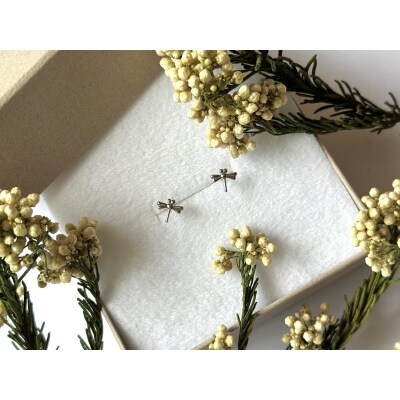 Pt900 トンボモチーフピアス(PE8223)