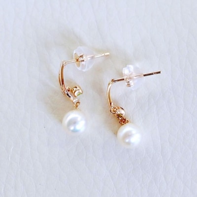 【ジュエリー】K10イエローゴールド パール・ペリドット ピアス 保証書付 SE-3337