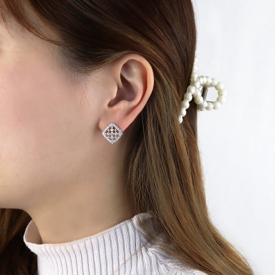 K18ホワイトゴールド&ダイヤモンド ランバスモチーフピアス【TE-107】