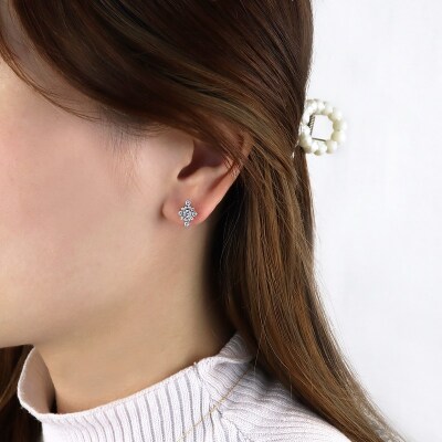 K18ホワイトゴールド&ダイヤモンド クリスタルモチーフピアス【TE-126】