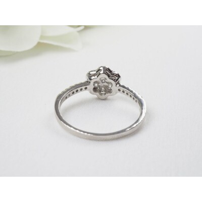 PT900 0.30ct フラワーダイヤモンドリング8996