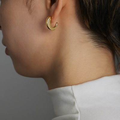 K18モダンデザインスタッドピアス(KE-262)