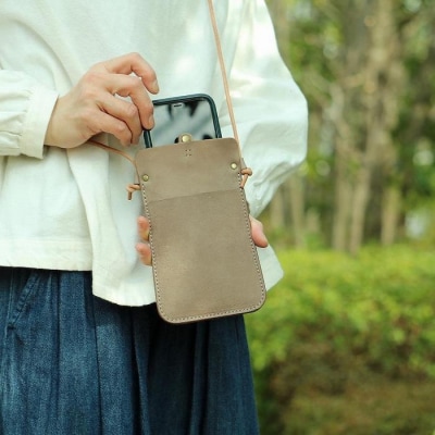 SKLO 肩掛けシンプルスマートフォンポーチ　Camel