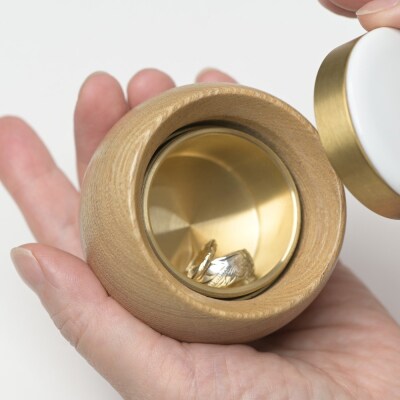 手元供養にも使える写真陶板付き宝物入れ「たまてまり」