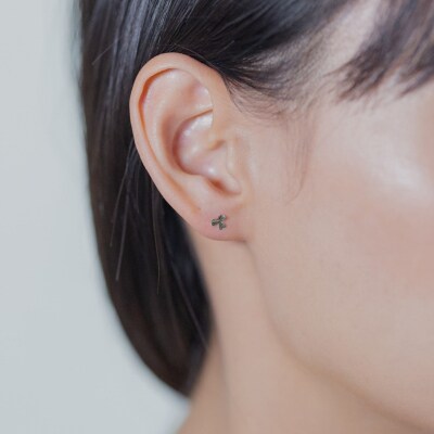【甲府ジュエリー】Pt900　プラチナ　片耳三つ葉ピアス(15132721)