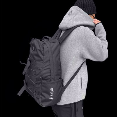 背面セキュリティーポケット付き 全天候型 エクスプローラーリュック 28リットル 【ブラック】