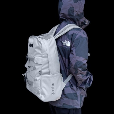 背面セキュリティーポケット付き 全天候型 エクスプローラーリュック 28リットル 【グレー】