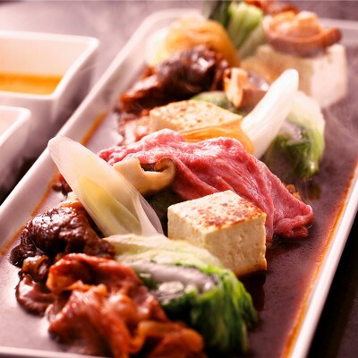 【日本橋日山】黒毛和牛「常陸牛」すき焼きしゃぶしゃぶ用もも肉合計900g　茨城県共通返礼品