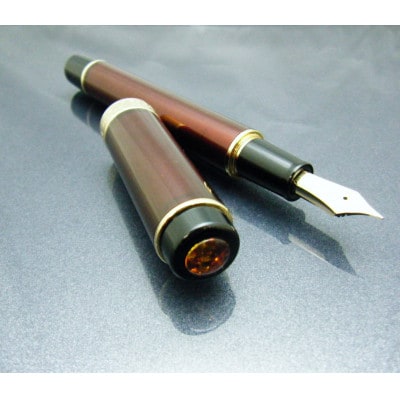 【琥珀万年筆】(天皇・皇后両陛下献上品)