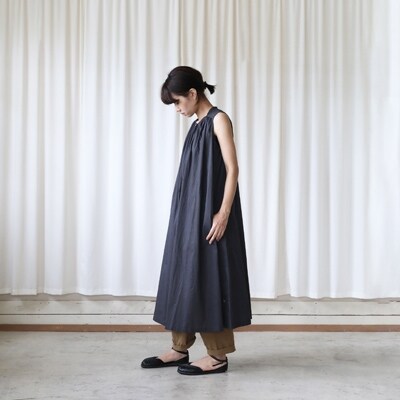 Huis遠州織物なめらかコットンノースリーブワンピース クロ レディス お礼品詳細 ふるさと納税なら さとふる