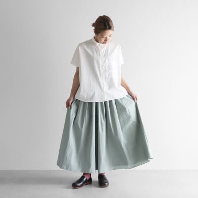 HUIS遠州織物ギザコットンブロードバンドカラー半袖ワイドブラウス (白)