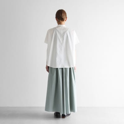 HUIS遠州織物ギザコットンブロードバンドカラー半袖ワイドブラウス (白)