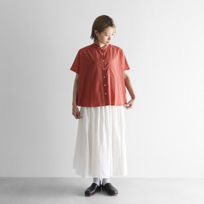 HUIS遠州織物ゆるふわコットンバンドカラー半袖ワイドブラウス (スカーレット)