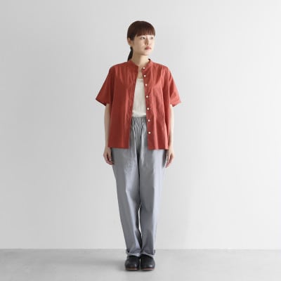 HUIS遠州織物ゆるふわコットンバンドカラー半袖ワイドブラウス (スカーレット)