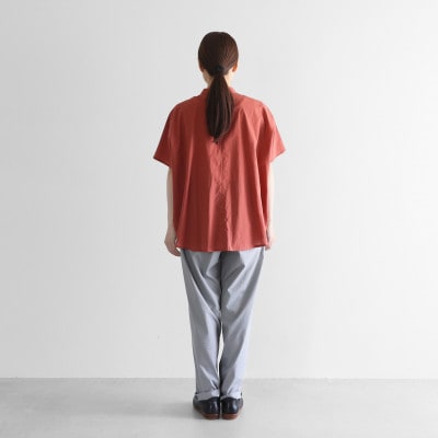 HUIS遠州織物ゆるふわコットンバンドカラー半袖ワイドブラウス (スカーレット)