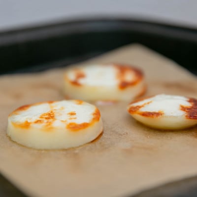 浜松やらまいかブランド認定品のチーズ。カチョカバロチーズ全160g　丸、カット有