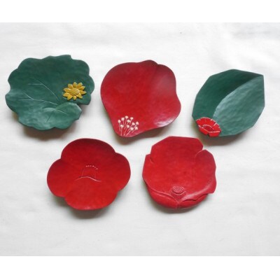 【漆器】花柄の豆皿 5枚と葉の柄の豆皿 6枚　計11枚セット(各直径 約8～11cm)