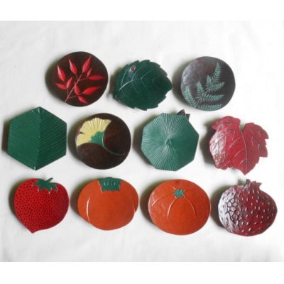 【漆器】葉の柄の豆皿 6枚と果物の柄の豆皿 5枚　計11枚セット(各直径 約8～11cm)