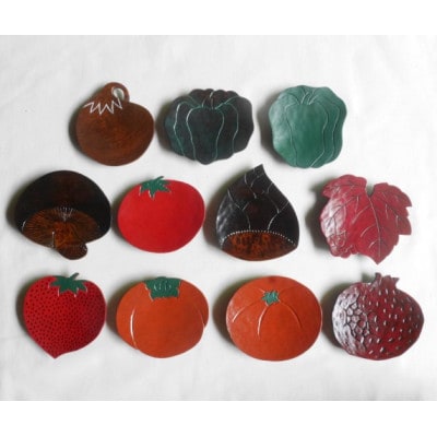 【漆器】果物の柄の豆皿 5枚と野菜の柄の豆皿 6枚　計11枚セット(各直径 約8～11cm)