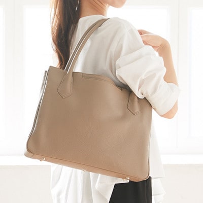 【濱野皮革工藝のトートバッグ】シュリンク　スクエアトート(ベージュ)