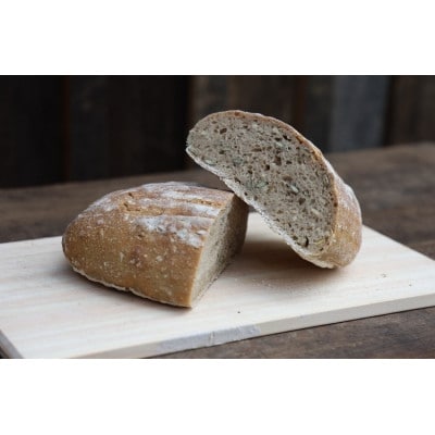 ドイツ人が焼くドイツパン。お任せライ麦パン(ハーフサイズ3個)セット