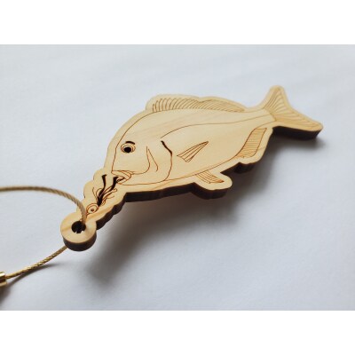 【マダイ・ゴールド】11種から選べる ヒノキ薫る 魚のウッドキーホルダー