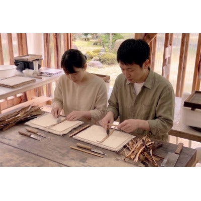 赤ちゃんが成人式を迎える日に手渡す「巻き物命名紙作り」