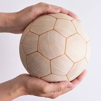 木製サッカーボール【中】(直径約17.5cm) ヒノキ台座付き ヒノキのインテリア
