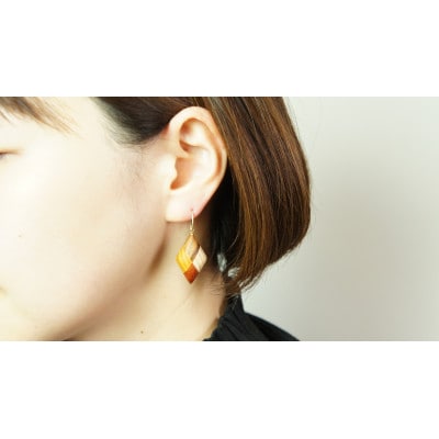 寄木のダイヤピアス