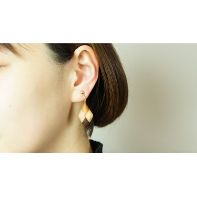 寄木のダイヤイヤリング