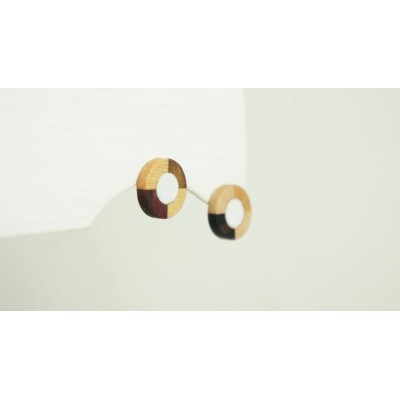 寄木と陶片のピアス(ワラ白)