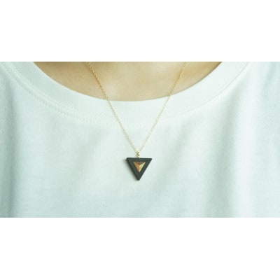 FOSSIL SERIES トライアングルネックレス
