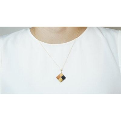 寄木のスクエアネックレス