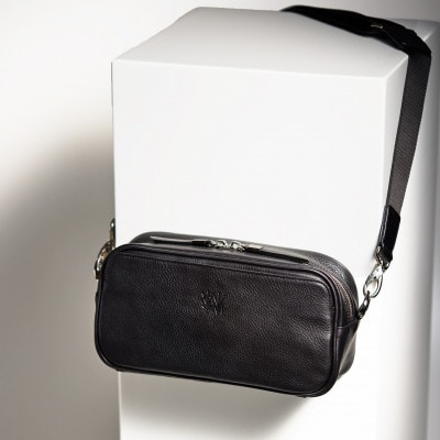 【ココマイスター】COCOMEISTER ダーリントン LOGショルダー(ブラック)