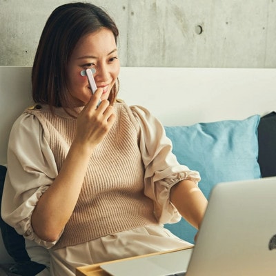 目元をやさしくケアするアイケア機器　Grace eye(スタイリッシュシルバー)