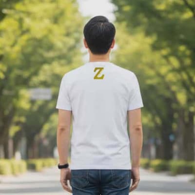 魔法の言葉「いずい」で もちつもたれつ「 IZUI Tシャツ 」厚地 ホワイト×ゴールド2L