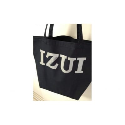 魔法の言葉「いずい」で「もちつもたれつ」IZUI トートバッグ (ブラック)